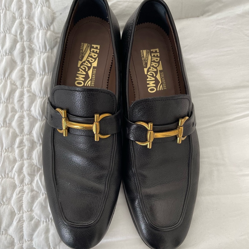 Salvatore Ferragamo Moccasin with Gancini Ornament Black Men’s Sh…